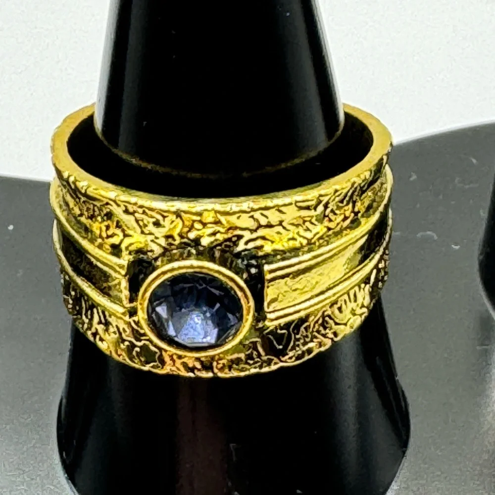 Goldtone‎ Wide Etched Ring With Purple Stone SZ 7 NEW